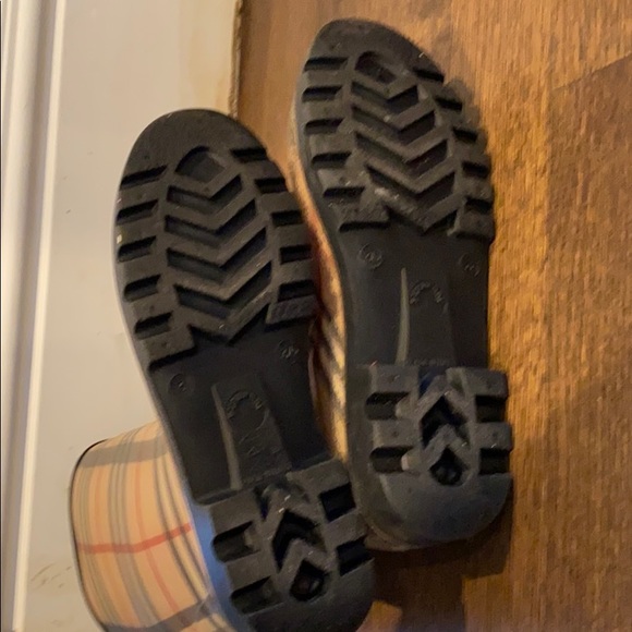 Authentic Burberry haymarket boots - Picture 3 of 5